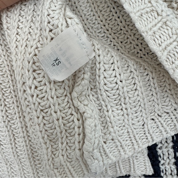 ⭐️ American Eagle Wide Sleeve Striped Knit Sweater - Picture 4 of 8